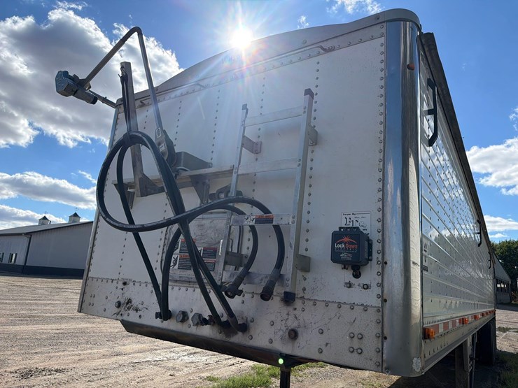2011-wilson-46ft-fixed-tri-axle-live-bottom-semi-belt-trailer--1-owner--very-clean-trailer-image-38