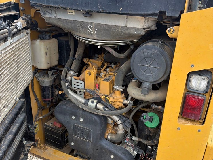 2015-caterpillar-289d-image-27