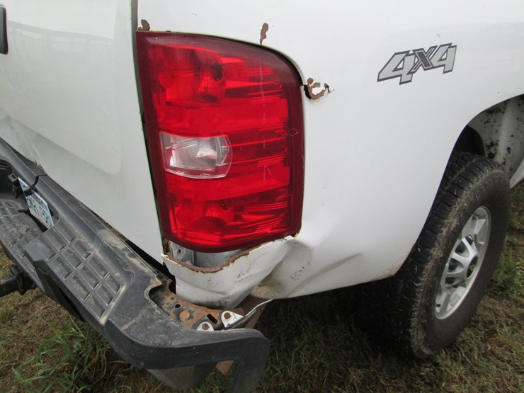 2011-chevrolet-2500hd-image-11
