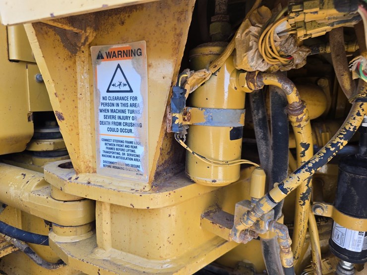 2005-caterpillar-12h-image-45