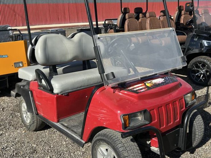 #252-•-club-car-4-seater-gas-golf-cart-image-3