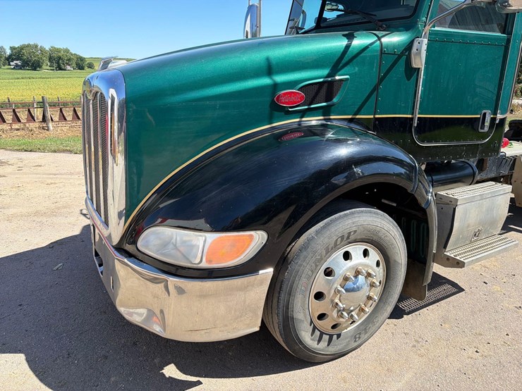 2011-peterbilt-386-image-33