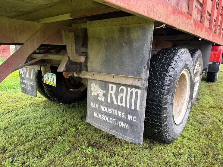 1970-gmc-5500-image-28