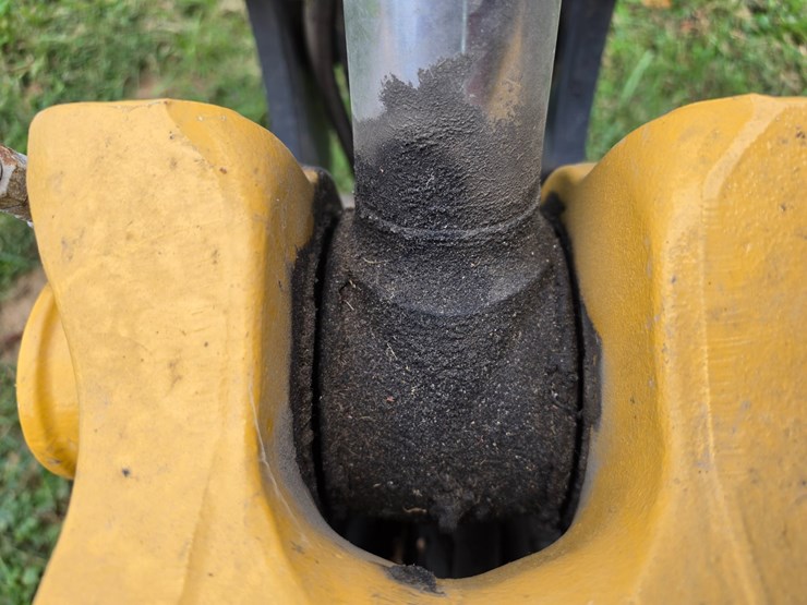 2016-deere-410l-image-89