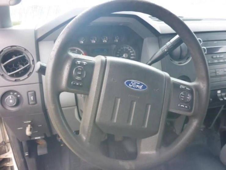 2011-ford-f550-xl-image-17