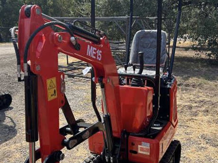 #143-•-mini-excavator---gas---me15-image-1