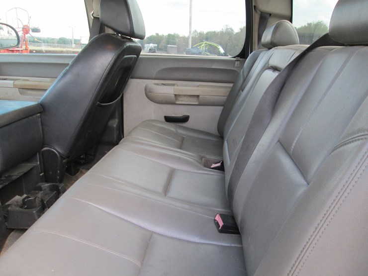 2011-chevrolet-2500hd-image-25