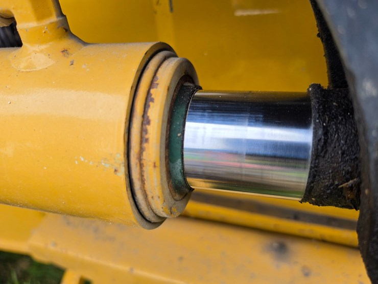 2016-deere-410l-image-137