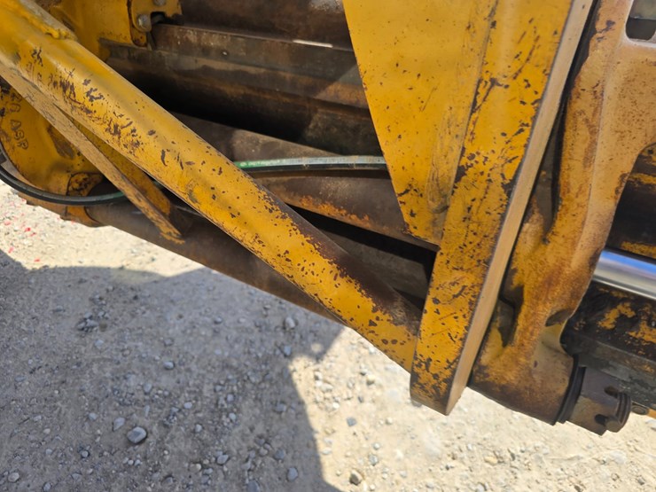 2005-caterpillar-12h-image-41