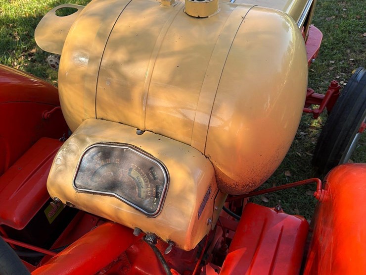 case-900-wheatland-propane-tractor-image-28