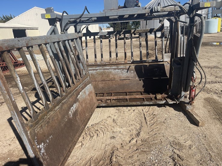 bowman-model-3000-hydraulic-chute-image-8