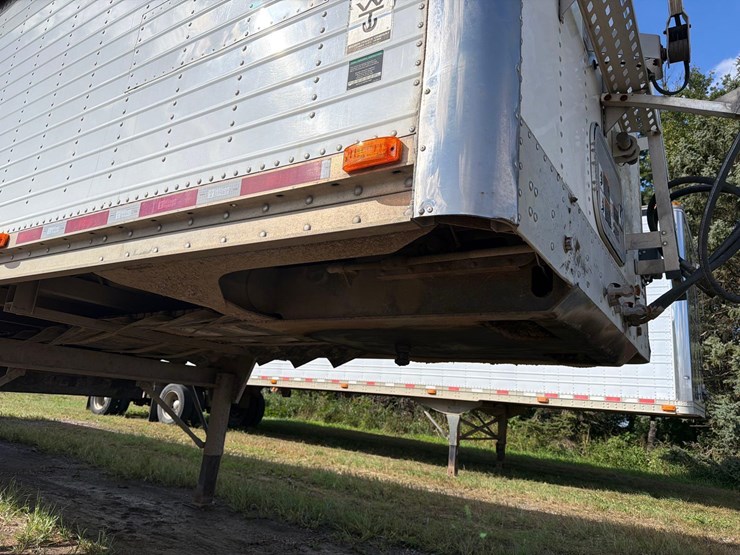 2011-wilson-46ft-fixed-tri-axle-live-bottom-semi-belt-trailer--1-owner--very-clean-trailer-image-8