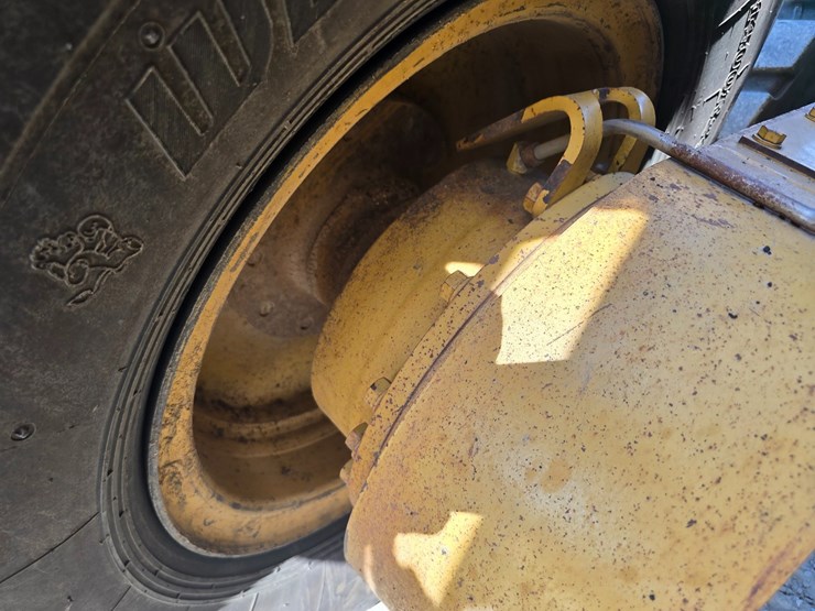 2005-caterpillar-12h-image-63