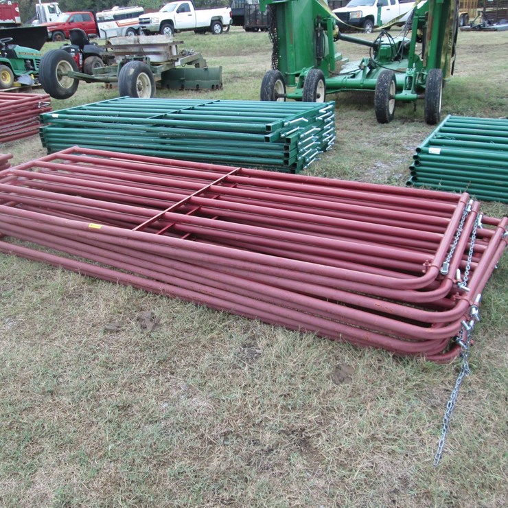 #46053 • Lot of (8) 10' Gates INV#46053