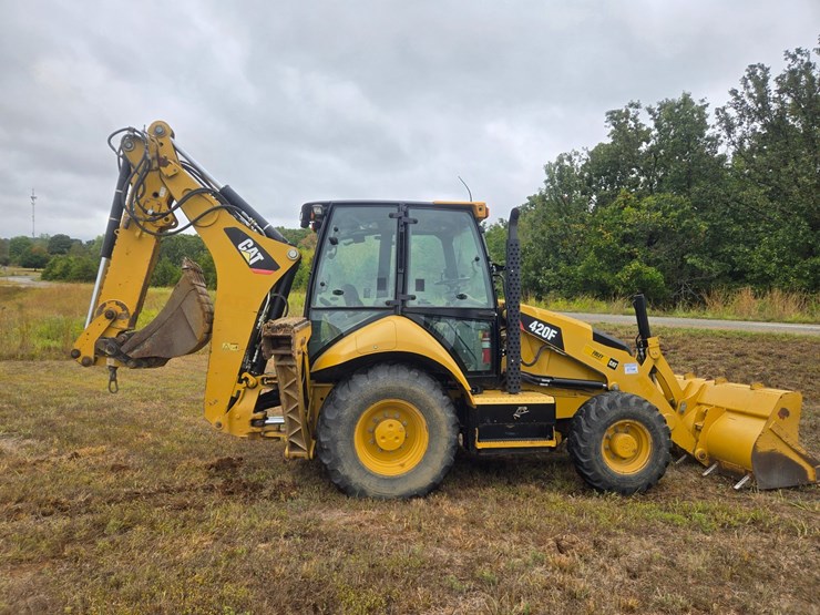 caterpillar-420f-image-17
