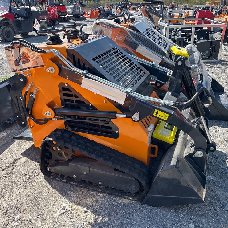 #72 • LANDHONOR HT380Q1 MINI TRACK SKID STEER