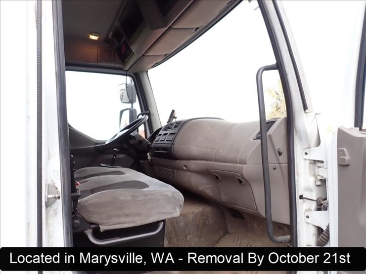 2013-peterbilt-220-image-15