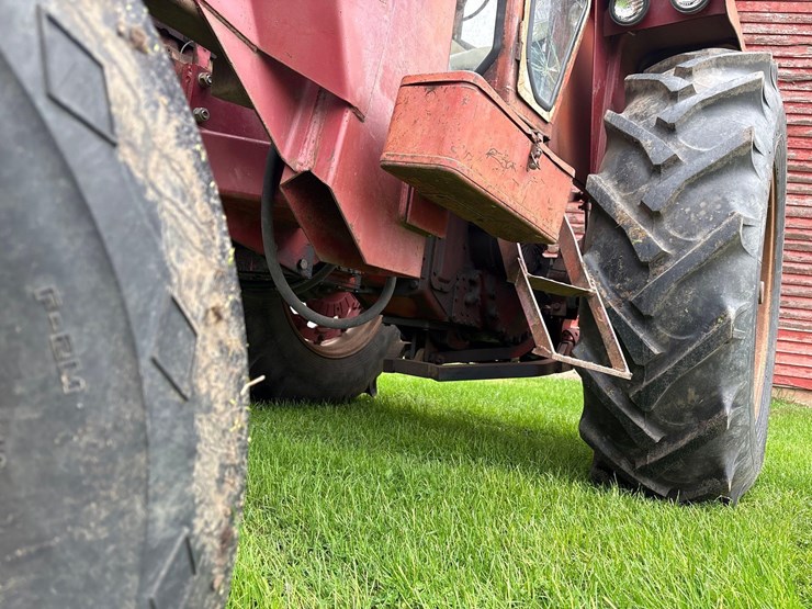 farmall-706-tractor-with-case-2355-loader-image-10