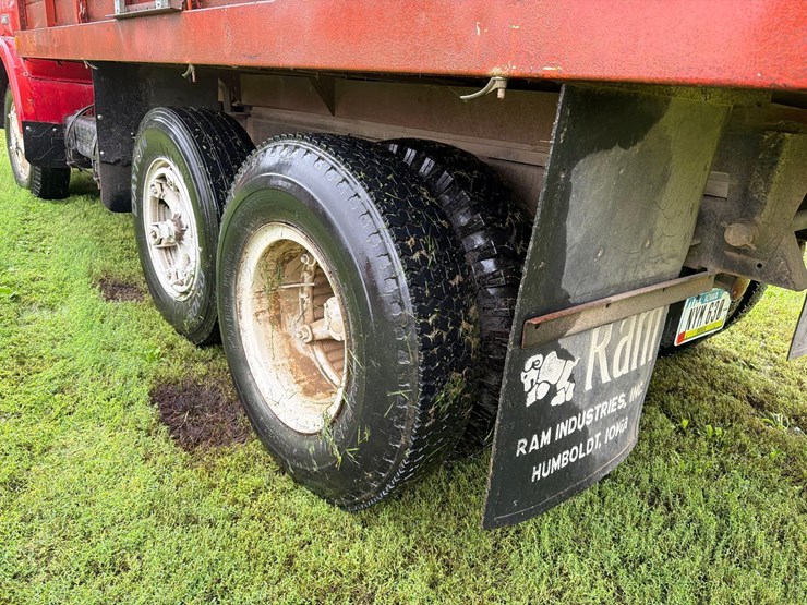 1970-gmc-5500-image-9