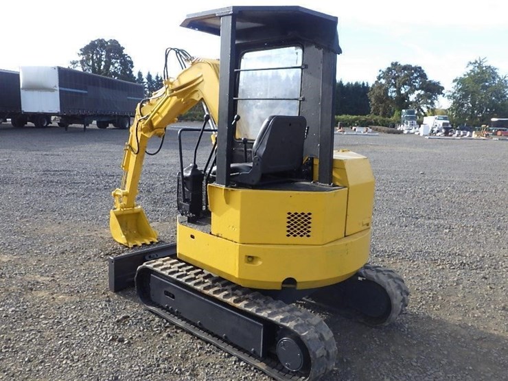 komatsu-pc28uu-image-3