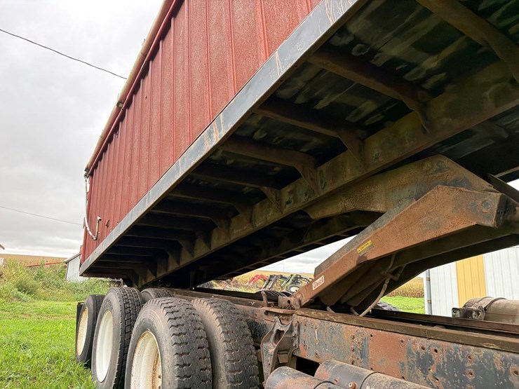 international-8300-6x4-semi-grain-truck-image-10