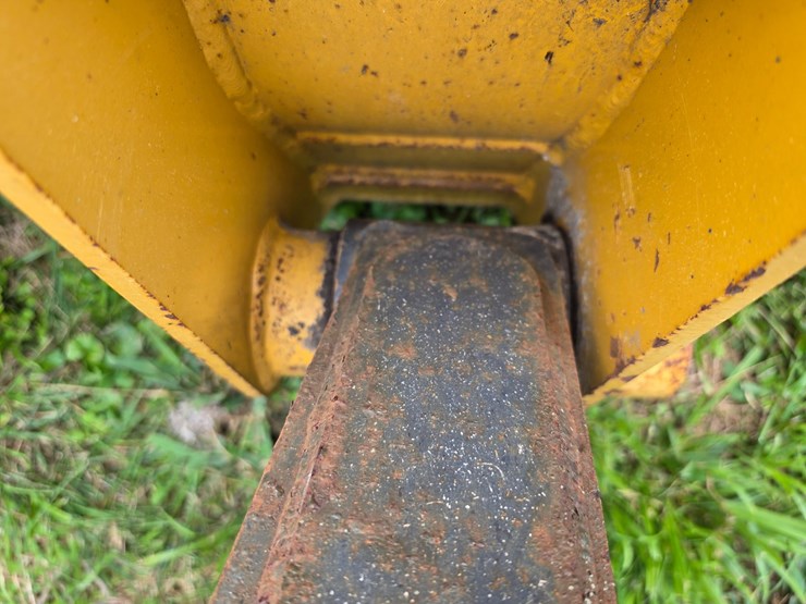 2016-deere-410l-image-138