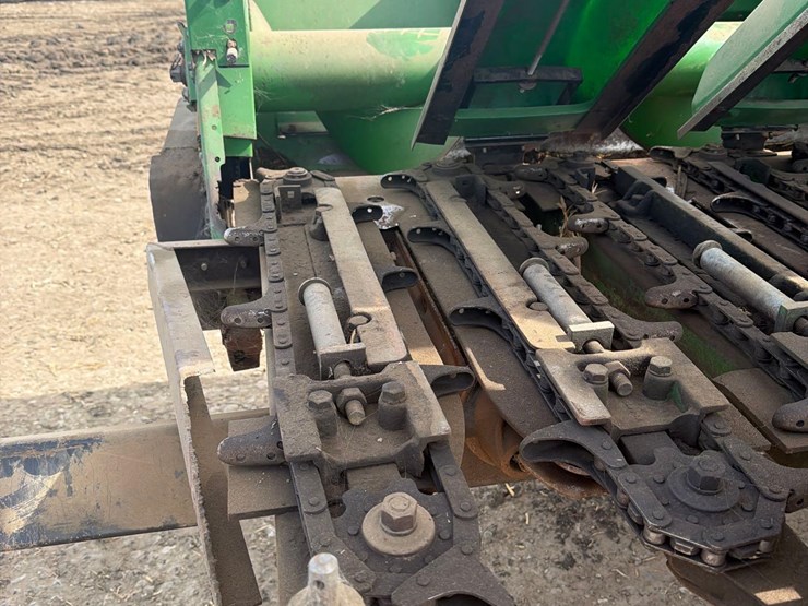 clark-12row20-corn-head-image-17