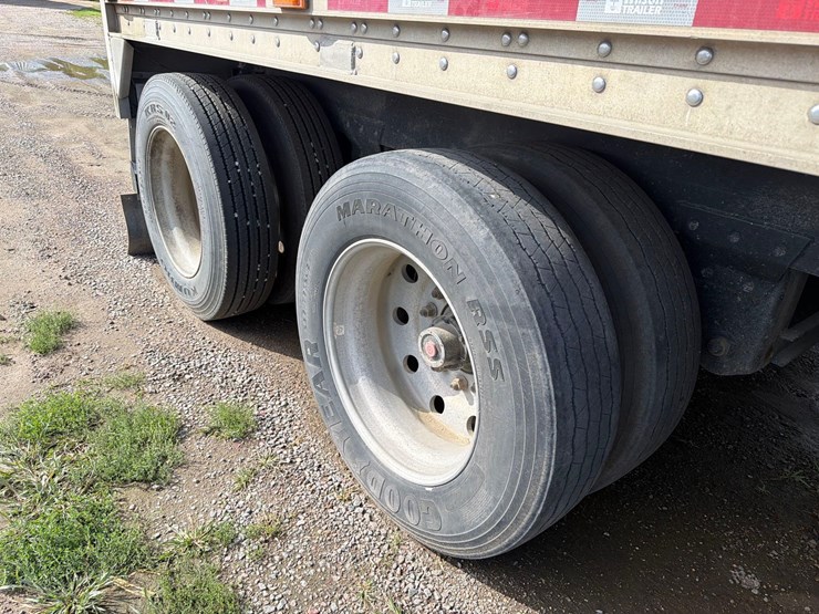 2011-wilson-46ft-fixed-tri-axle-live-bottom-semi-belt-trailer--1-owner--very-clean-trailer-image-12
