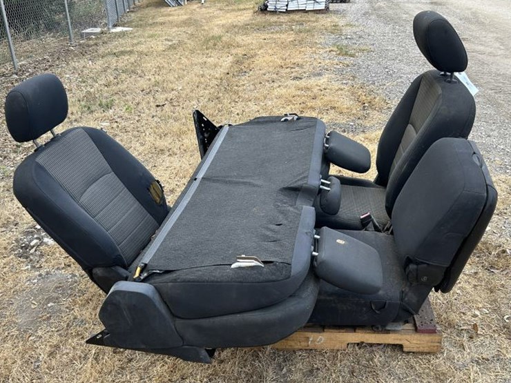 #40-•-front-&-rear-dodge-ram-truck-seats-image-2