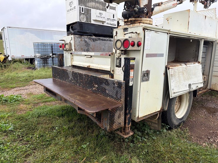 2009-international-durastar-4300-image-10