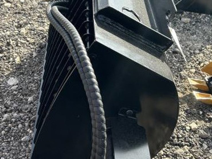 #258-•-mini-skid-steer-35.25"-hydraulic-mixing-bucket-image-2