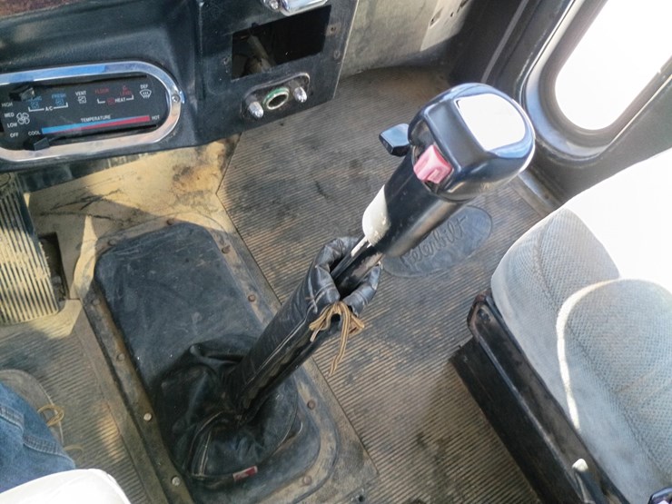 1990-peterbilt-379-image-51