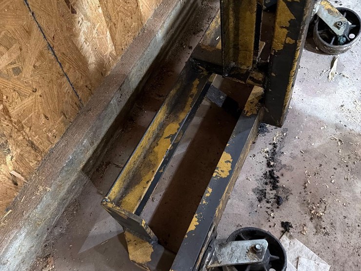 goffer-model-r-12-tractor-splitting-stand-image-13