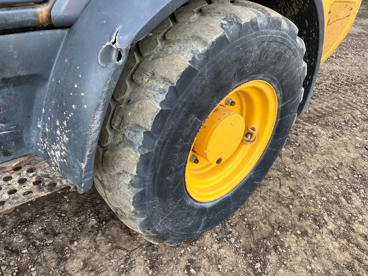 deere-204l-image-14