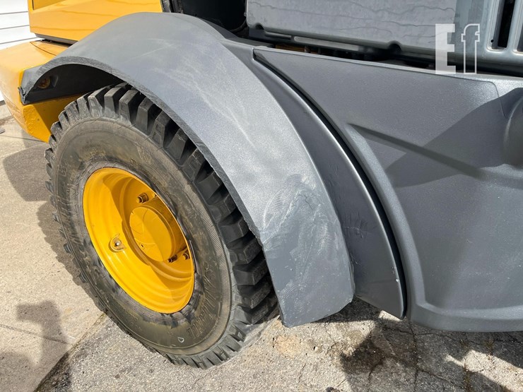 2021-deere-324l-image-3