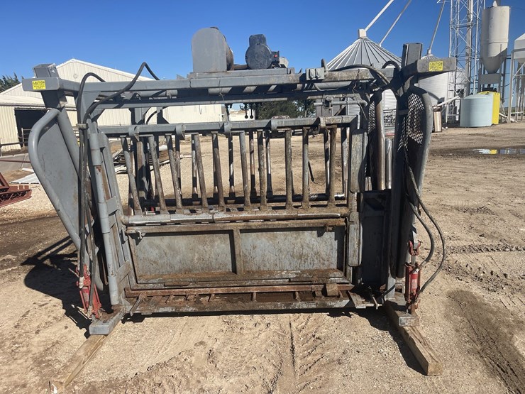 bowman-model-3000-hydraulic-chute-image-1