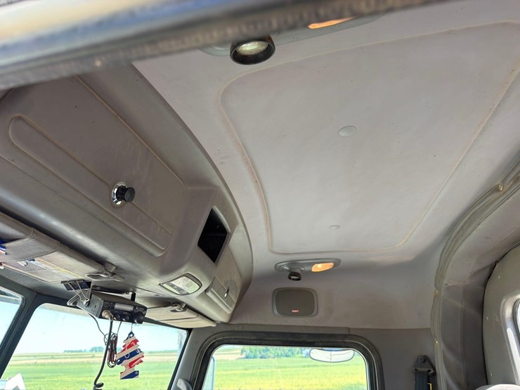 2011-peterbilt-386-image-51
