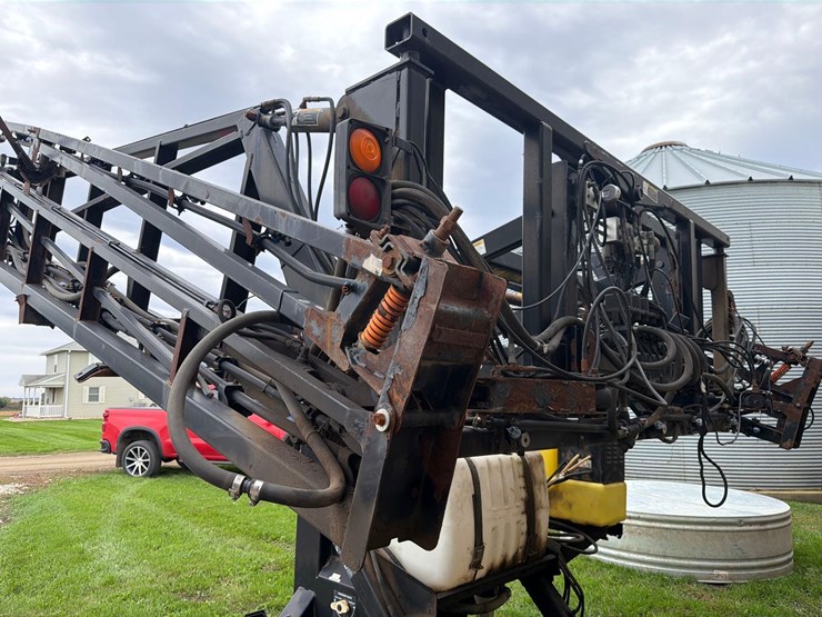 demco-3pt-boom-sprayer-image-18