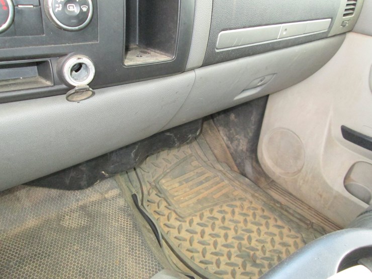 2011-chevrolet-2500hd-image-32