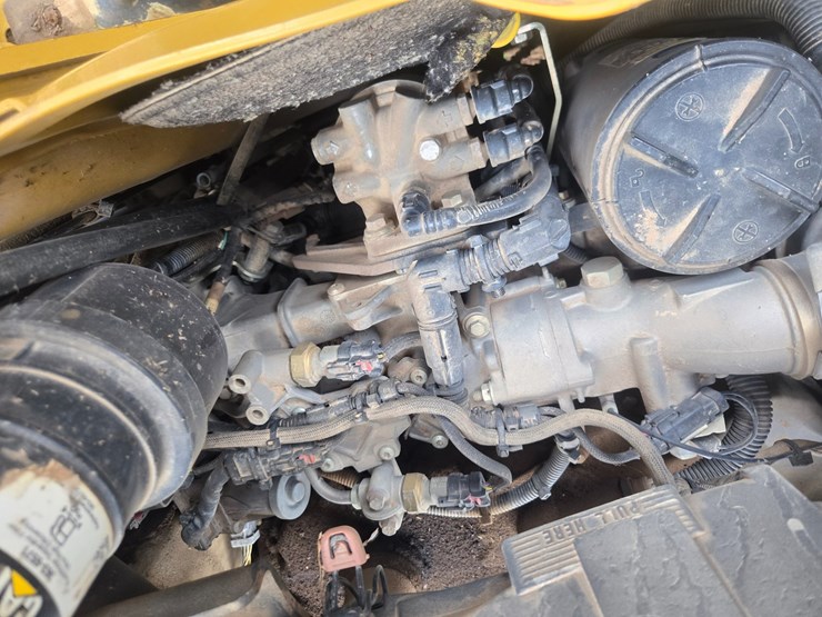 caterpillar-420f-image-28