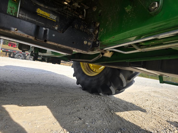 john-deere-6105m-image-32