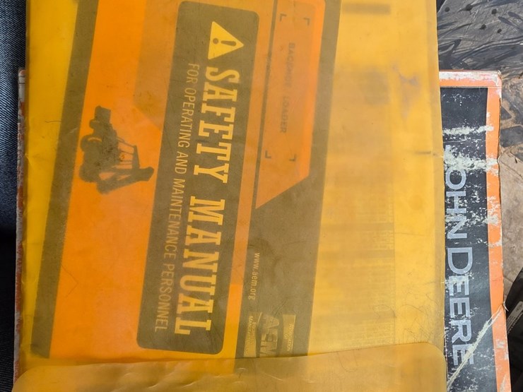 2016-deere-410l-image-65