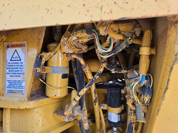 2005-caterpillar-12h-image-44