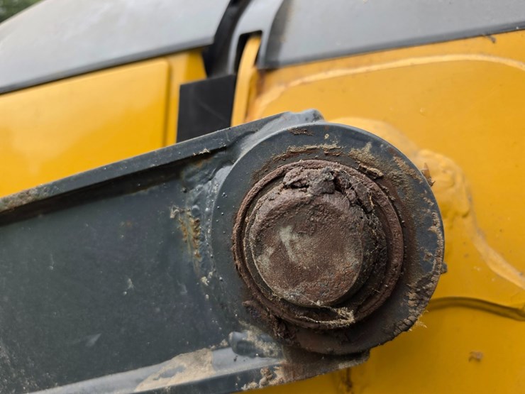 2016-deere-410l-image-150