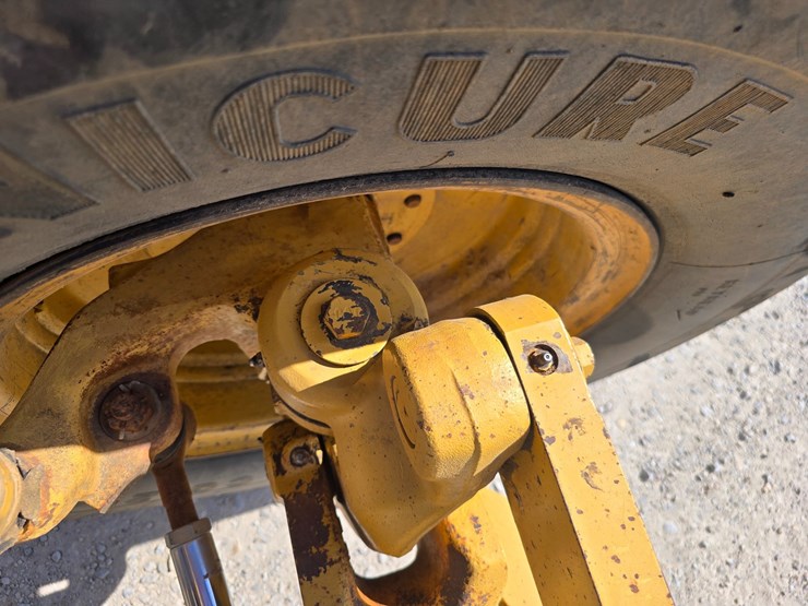 2005-caterpillar-12h-image-25