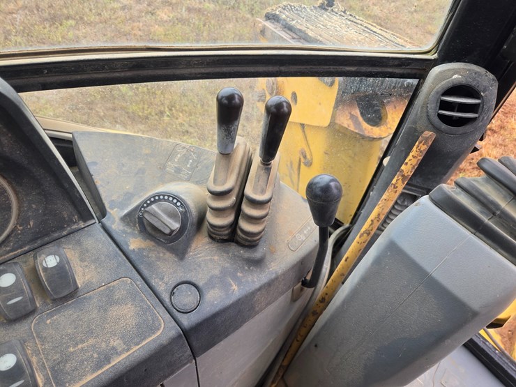 caterpillar-420f-image-42