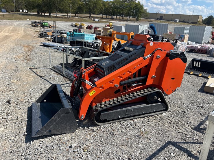#76-•-landhonor-lgr-v1000-diesel-mini-skid-steer-image-1