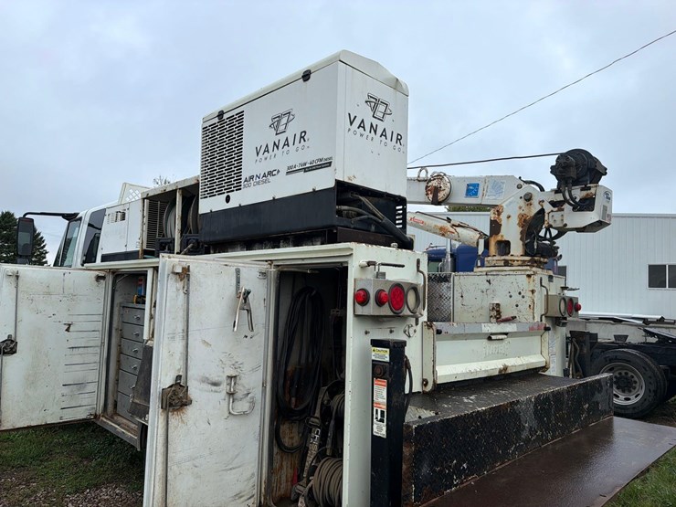 2009-international-durastar-4300-image-14