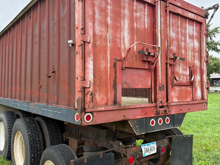 international-8300-6x4-semi-grain-truck-image-37