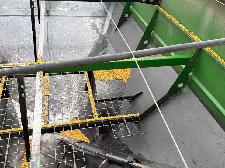 2012-j&m-1051-grain-storm-grain-cart-1-owner-image-54